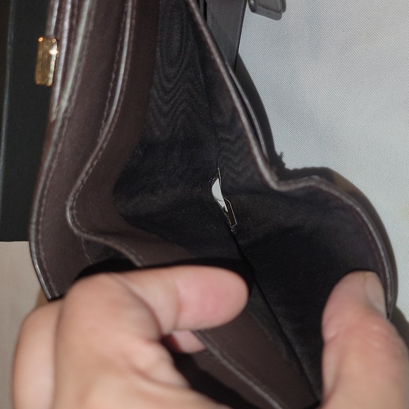 Authentic Gucci wallet - Picture 10 of 11